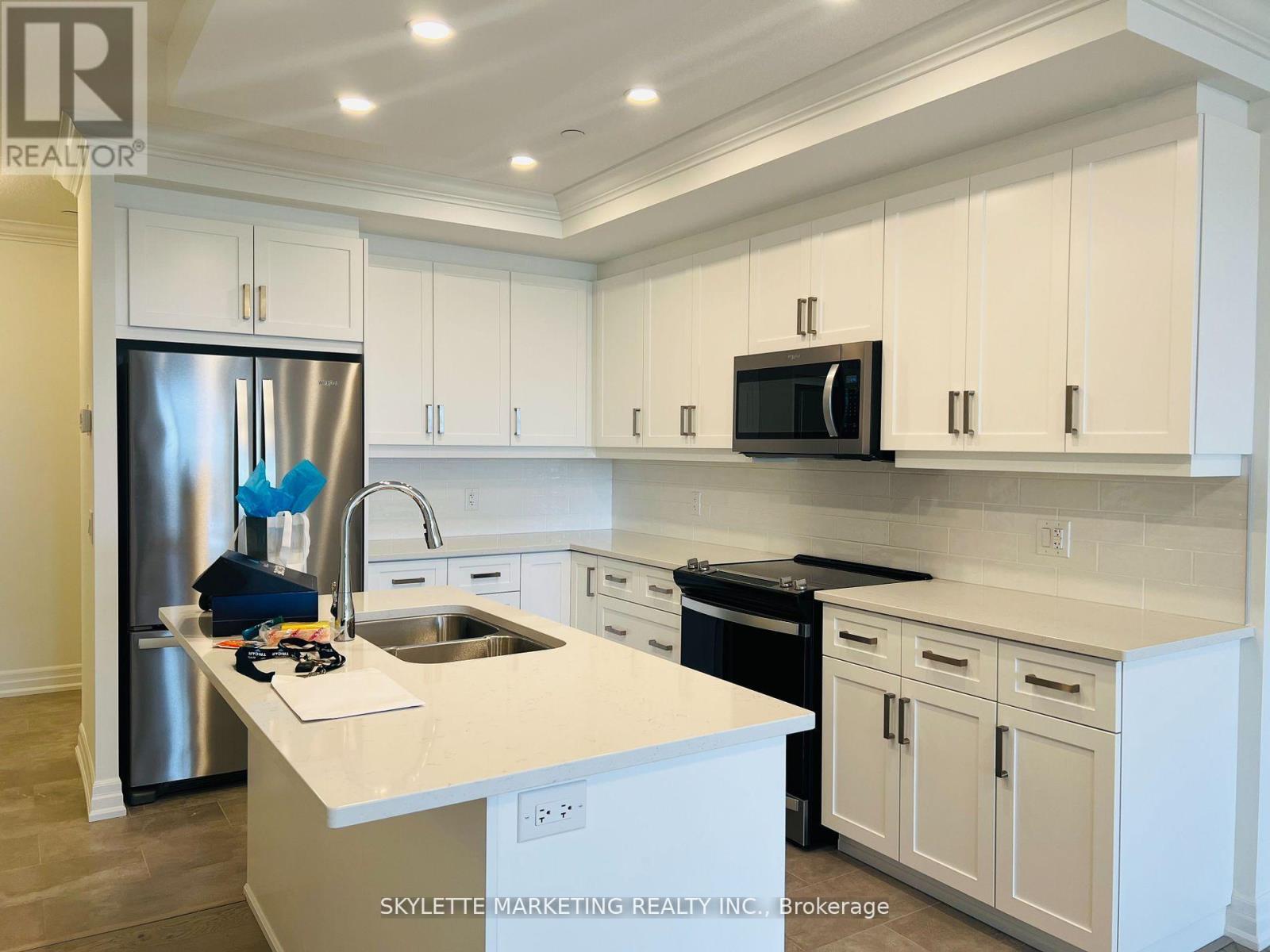 Photo 3 of 20 for 302 - 480 Callaway Road