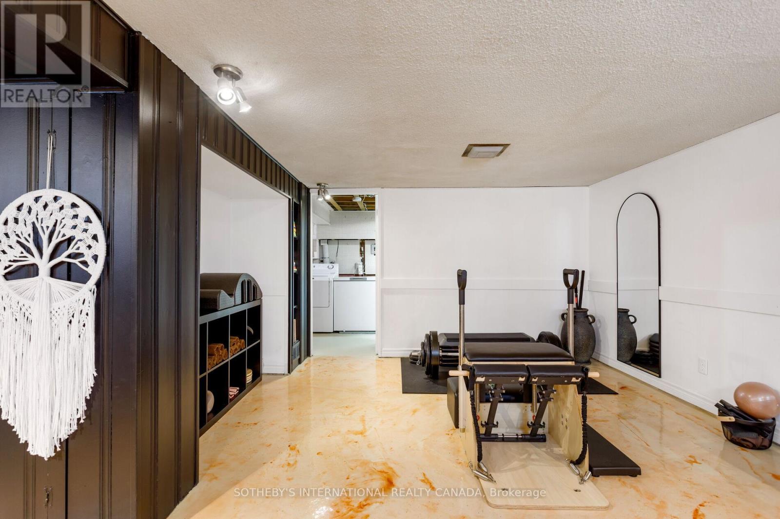 92 Delma Drive, Toronto, Ontario  M8W 4P1 - Photo 40 - W12836476