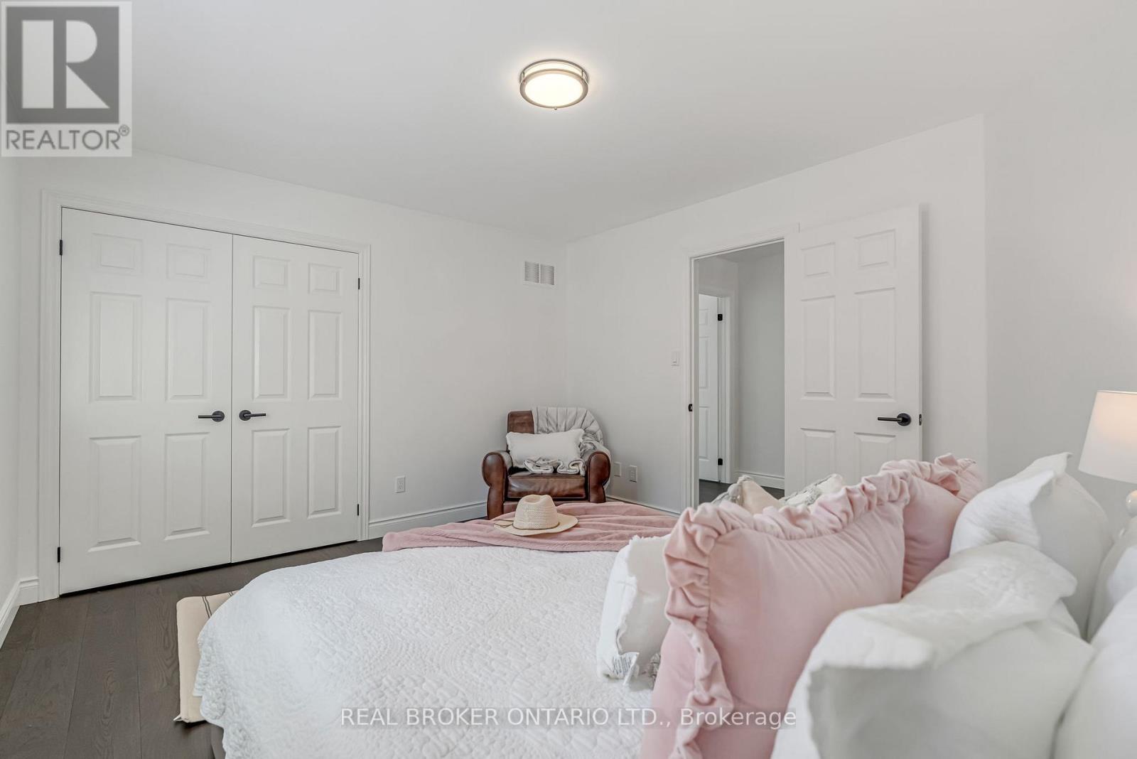 1379 Liverpool Street, Oakville, Ontario  L6M 4P1 - Photo 30 - W12841476