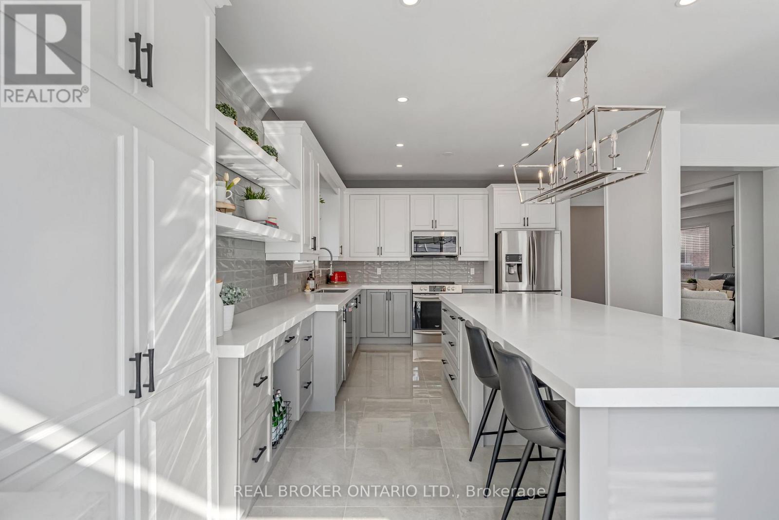 1379 Liverpool Street, Oakville, Ontario  L6M 4P1 - Photo 17 - W12841476