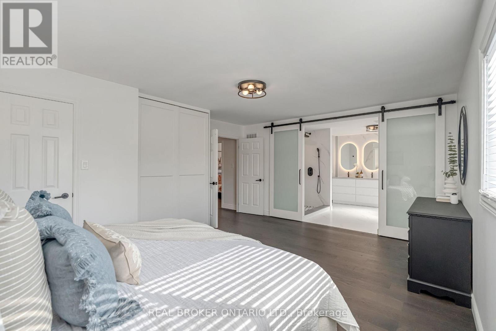 1379 Liverpool Street, Oakville, Ontario  L6M 4P1 - Photo 35 - W12841476