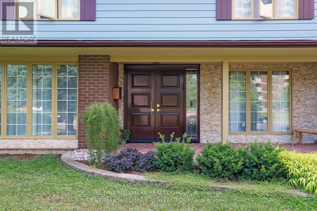 1712 Playfair Drive, Ottawa, Ontario  K1H 5S6 - Photo 2 - X12842110