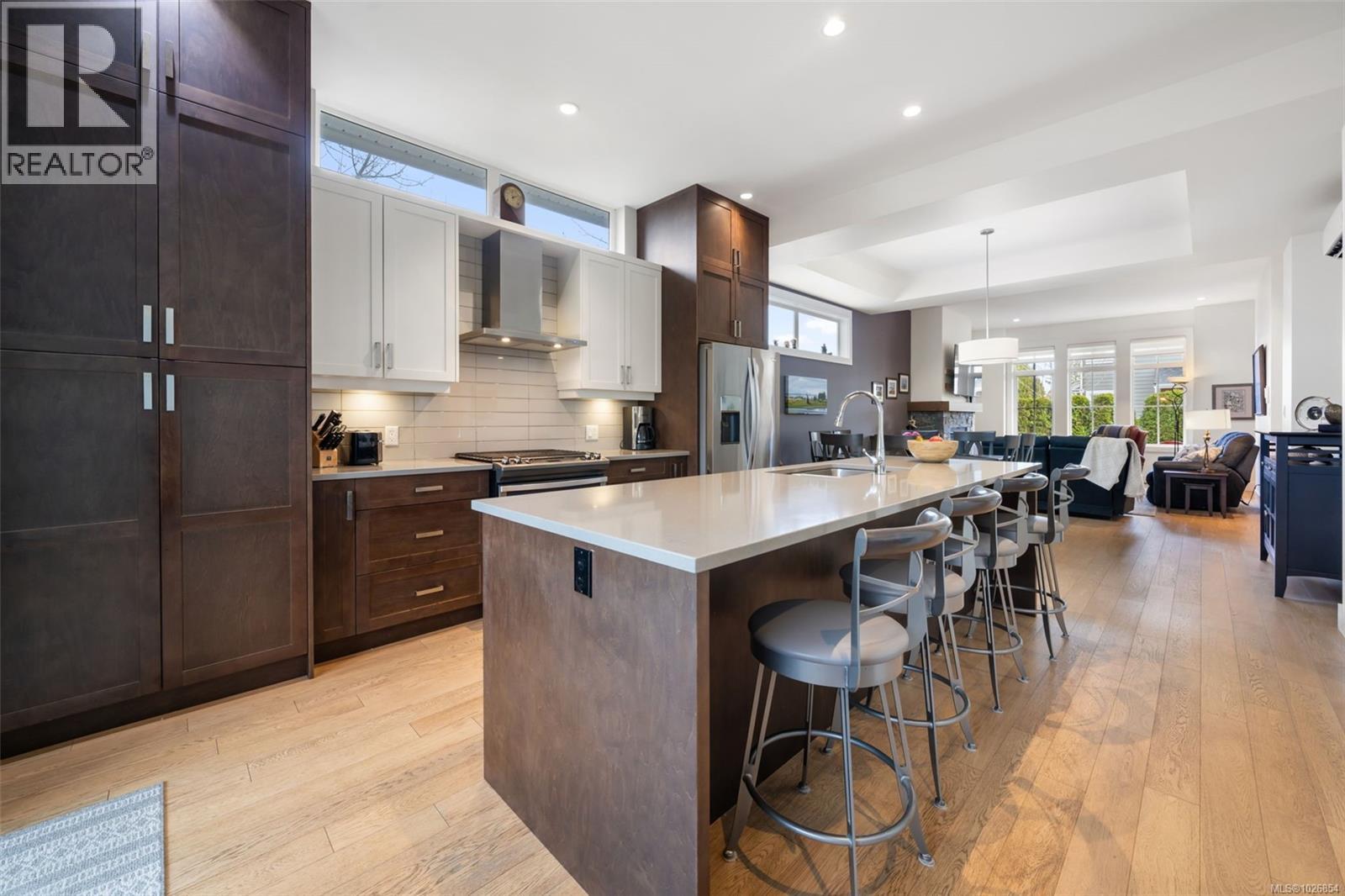 2015 Seawind Way, Sidney, British Columbia  V8L 0C4 - Photo 4 - 1026854