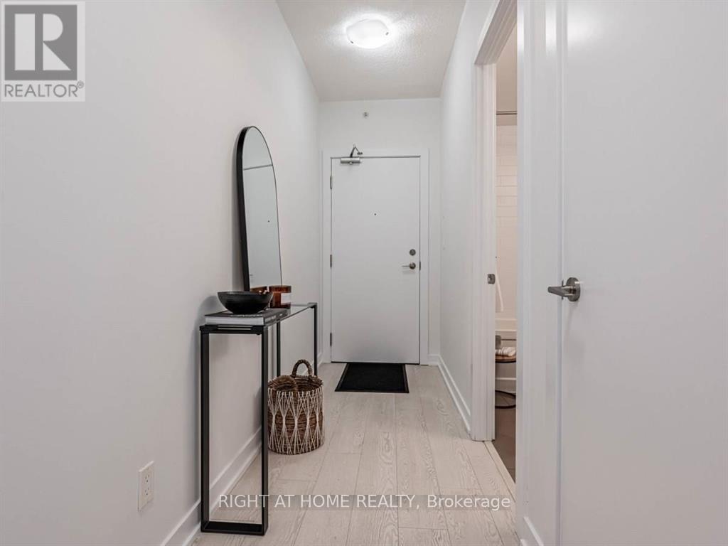 305 - 20 Bruyeres Mews, Toronto, Ontario  M5V 0G8 - Photo 2 - C12842114