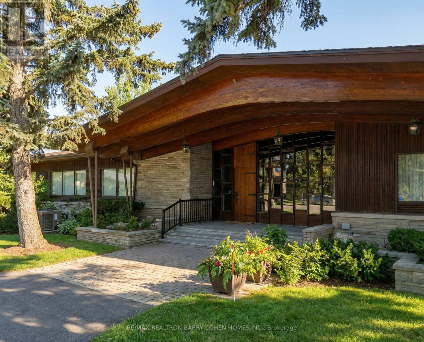 28 DALEBERRY PLACE, Toronto, Ontario