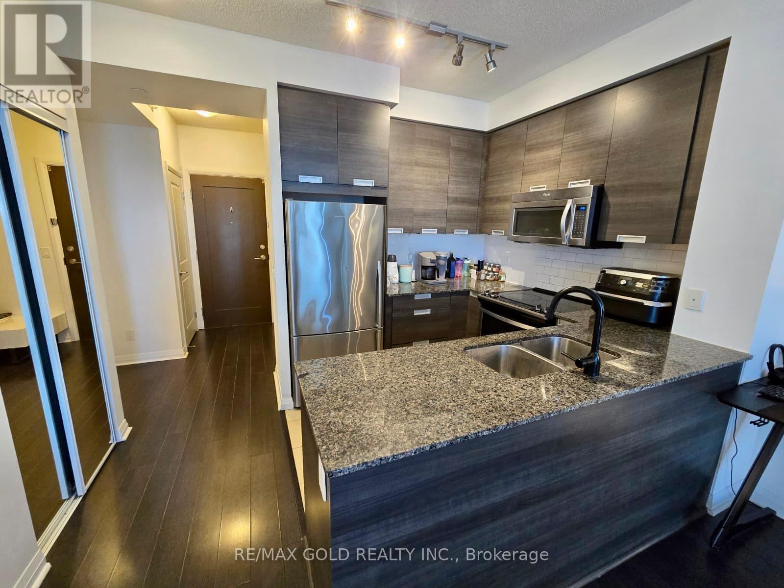 808 - 75 Eglinton Avenue W, Mississauga, Ontario  L5R 0E5 - Photo 11 - W12842134