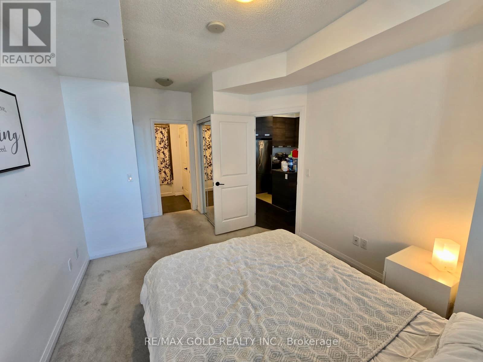 808 - 75 Eglinton Avenue W, Mississauga, Ontario  L5R 0E5 - Photo 18 - W12842134