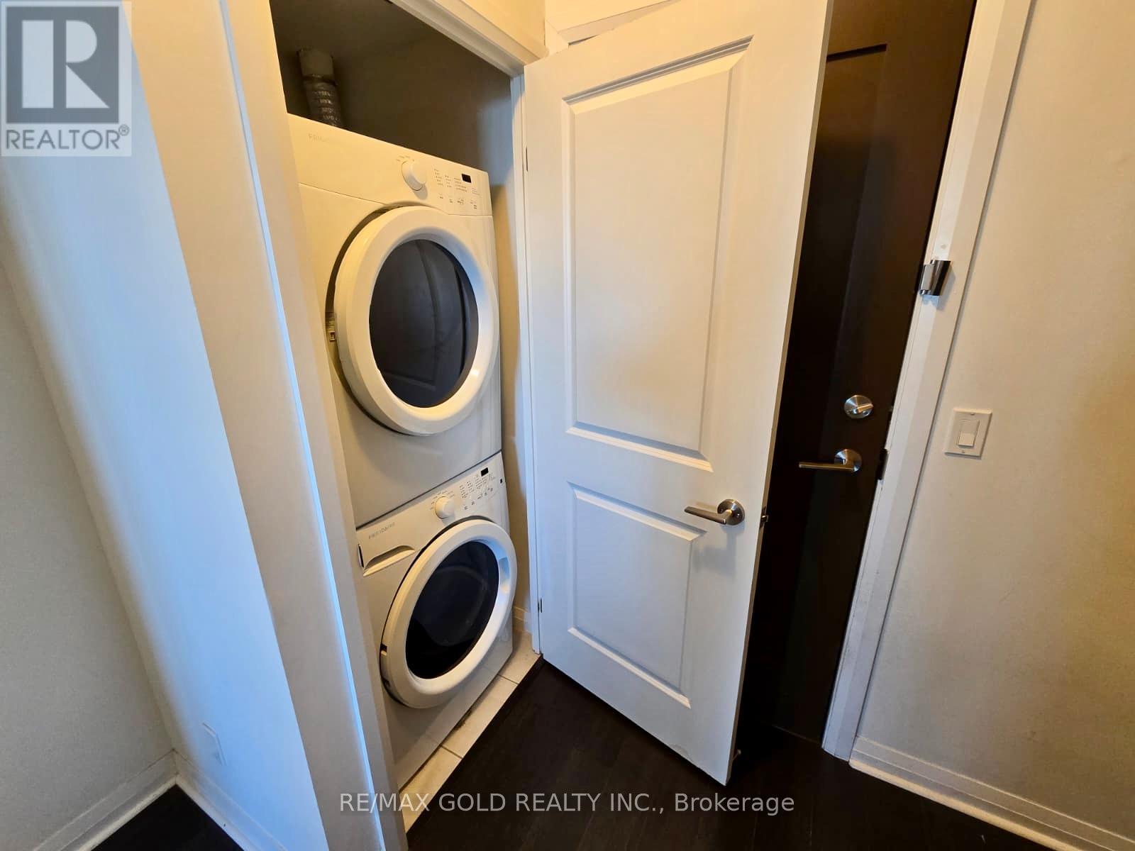 808 - 75 Eglinton Avenue W, Mississauga, Ontario  L5R 0E5 - Photo 28 - W12842134