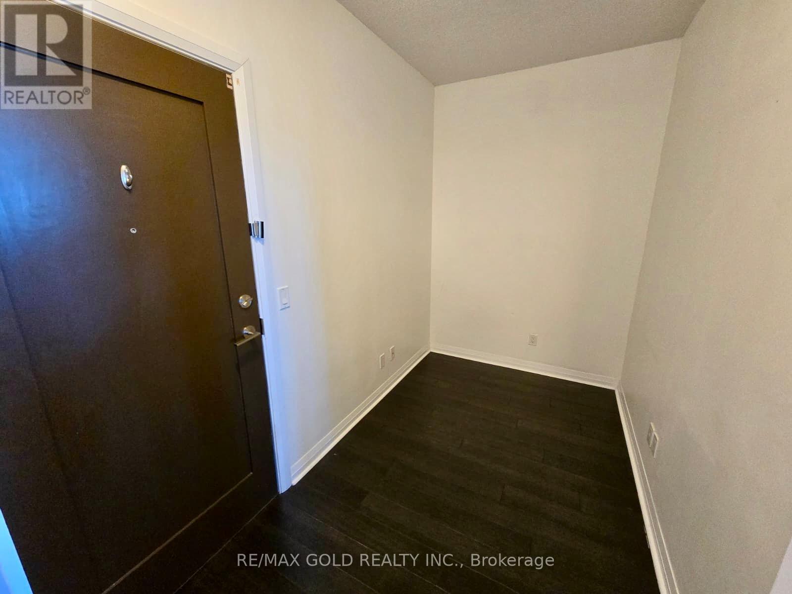 808 - 75 Eglinton Avenue W, Mississauga, Ontario  L5R 0E5 - Photo 3 - W12842134