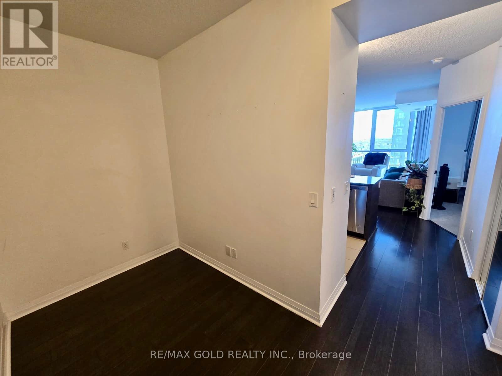 808 - 75 Eglinton Avenue W, Mississauga, Ontario  L5R 0E5 - Photo 5 - W12842134