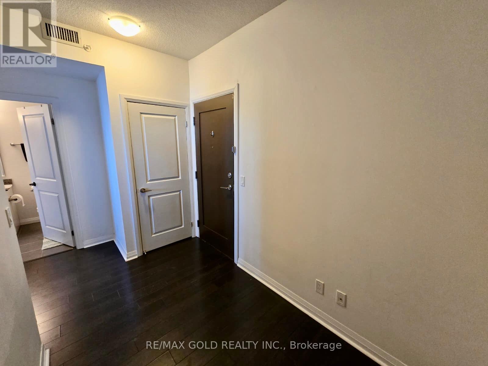 808 - 75 Eglinton Avenue W, Mississauga, Ontario  L5R 0E5 - Photo 6 - W12842134