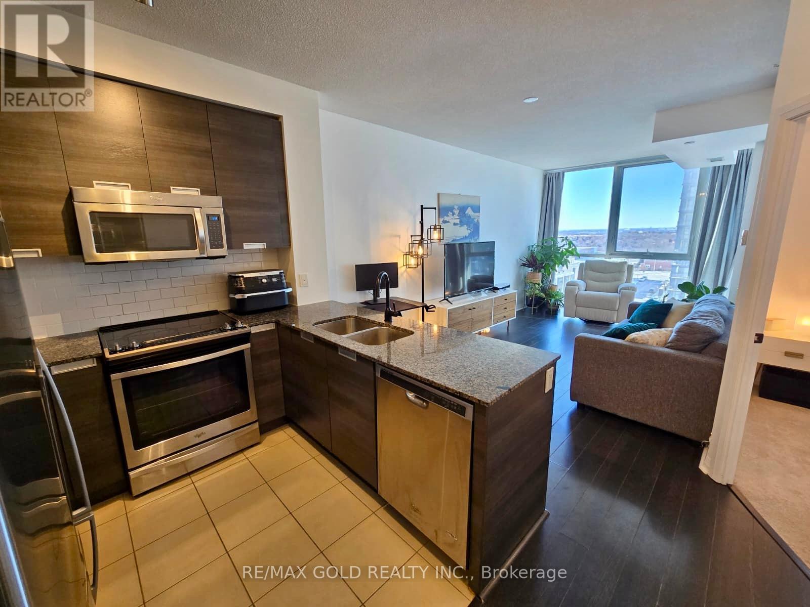 808 - 75 Eglinton Avenue W, Mississauga, Ontario  L5R 0E5 - Photo 8 - W12842134