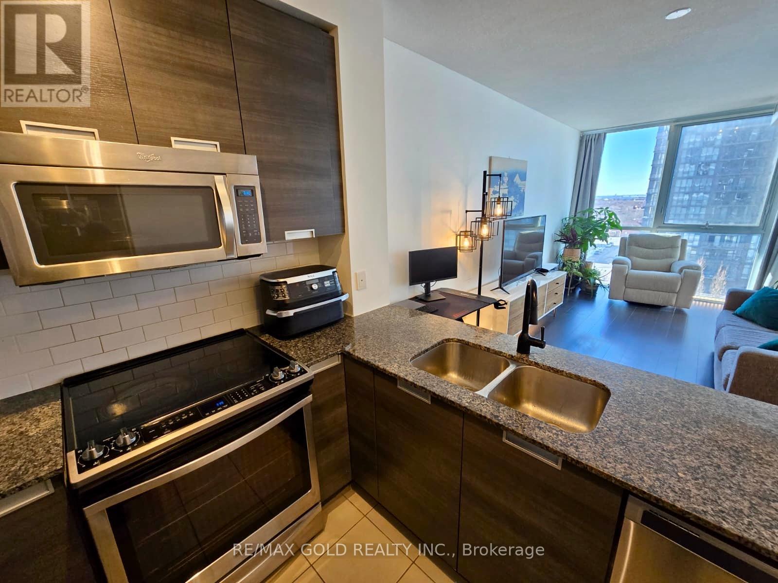 808 - 75 Eglinton Avenue W, Mississauga, Ontario  L5R 0E5 - Photo 9 - W12842134