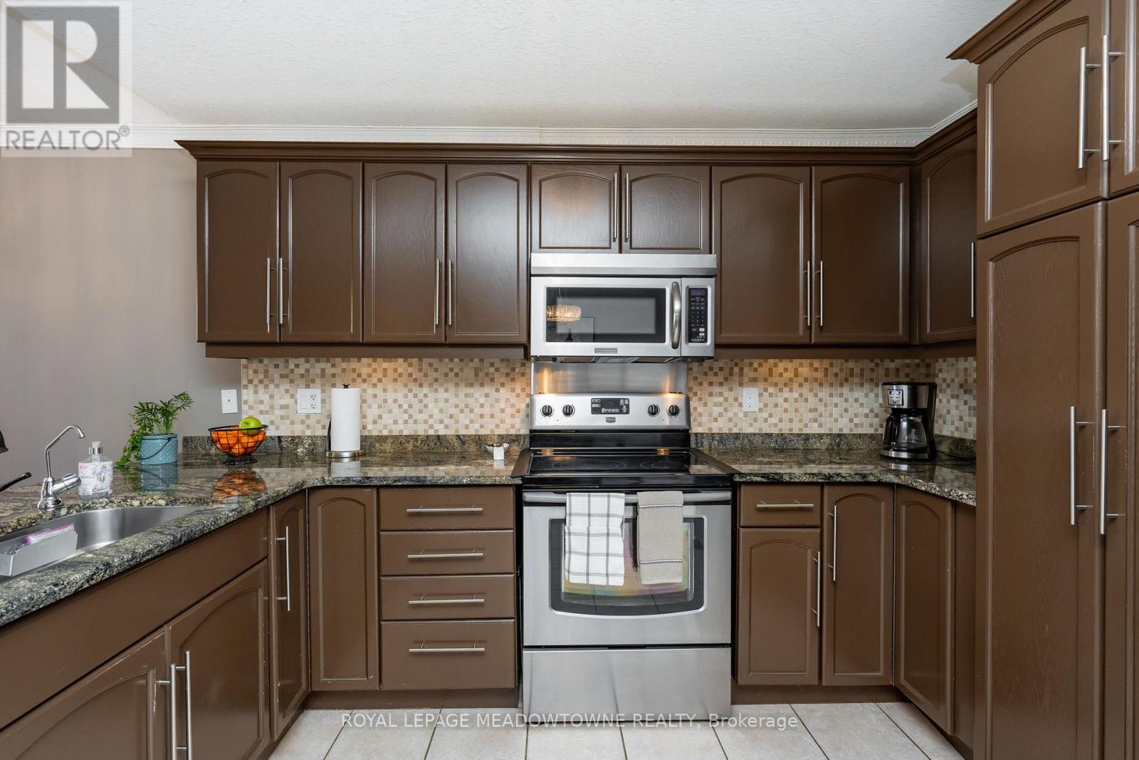 70 Revell Drive, Centre Wellington, Ontario  N1M 0A5 - Photo 16 - X12842154