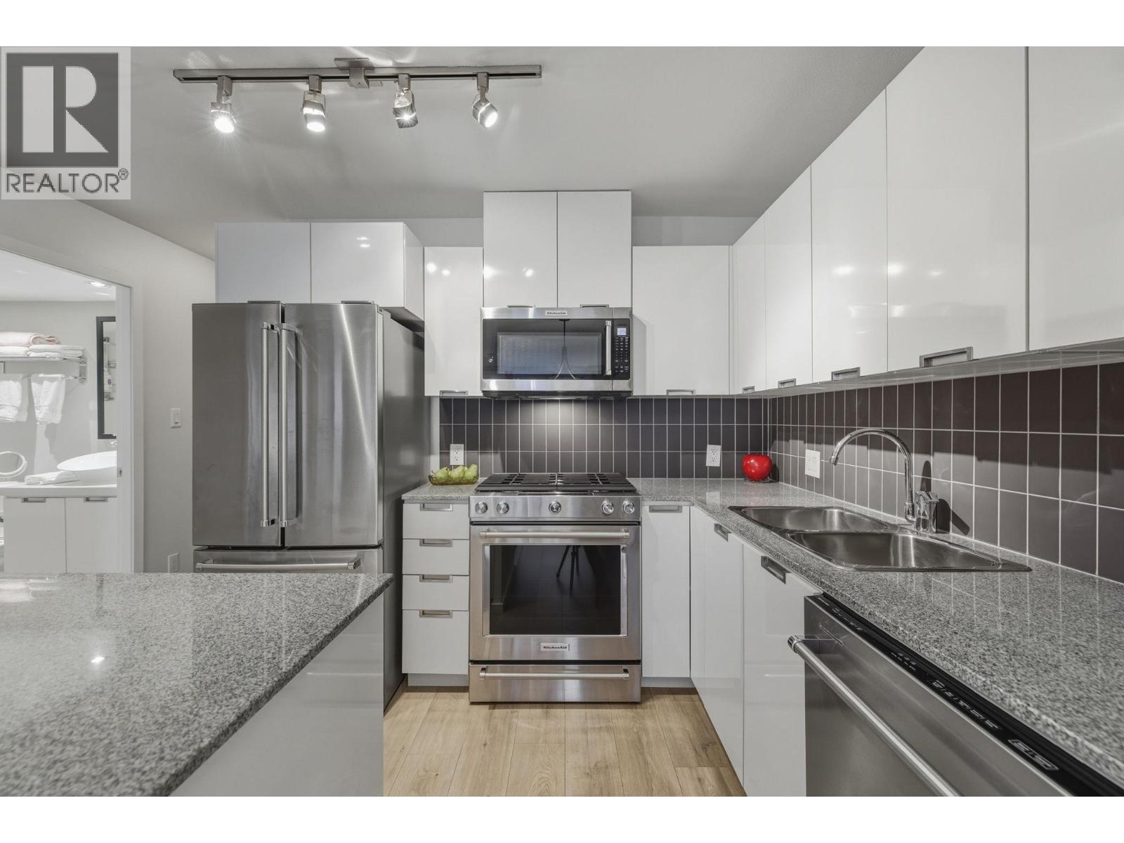 1102 151 W 2nd Street, North Vancouver, British Columbia  V7M 3P1 - Photo 10 - R3086609