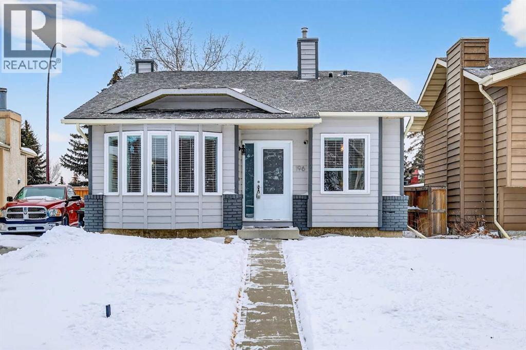 196 Deersaxon Circle SE, Calgary, Alberta