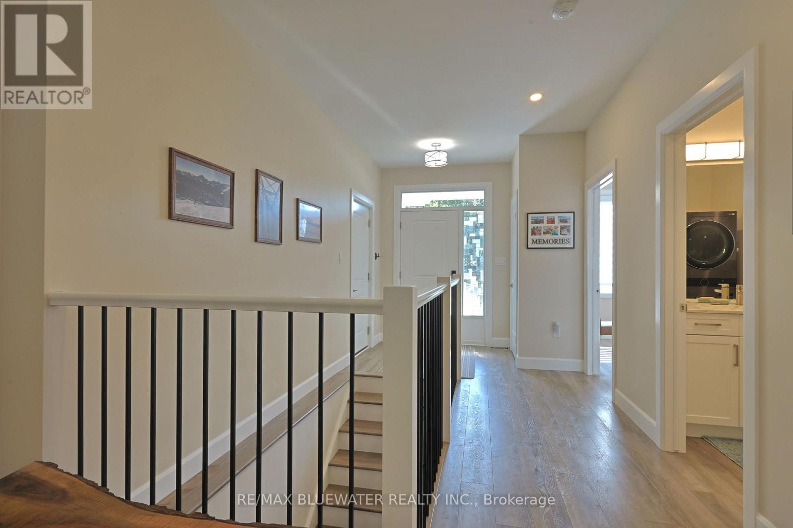 190 Broad Street, North Middlesex, Ontario  N0M 2K0 - Photo 10 - X12842178