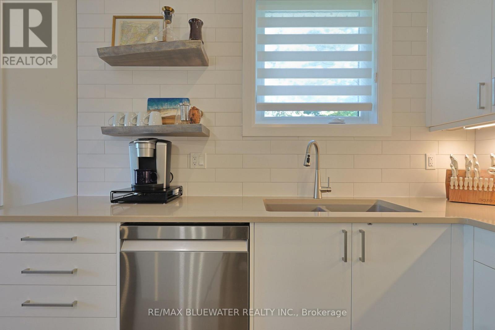 190 Broad Street, North Middlesex, Ontario  N0M 2K0 - Photo 13 - X12842178