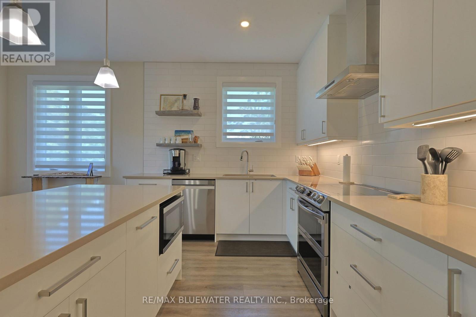 190 Broad Street, North Middlesex, Ontario  N0M 2K0 - Photo 15 - X12842178