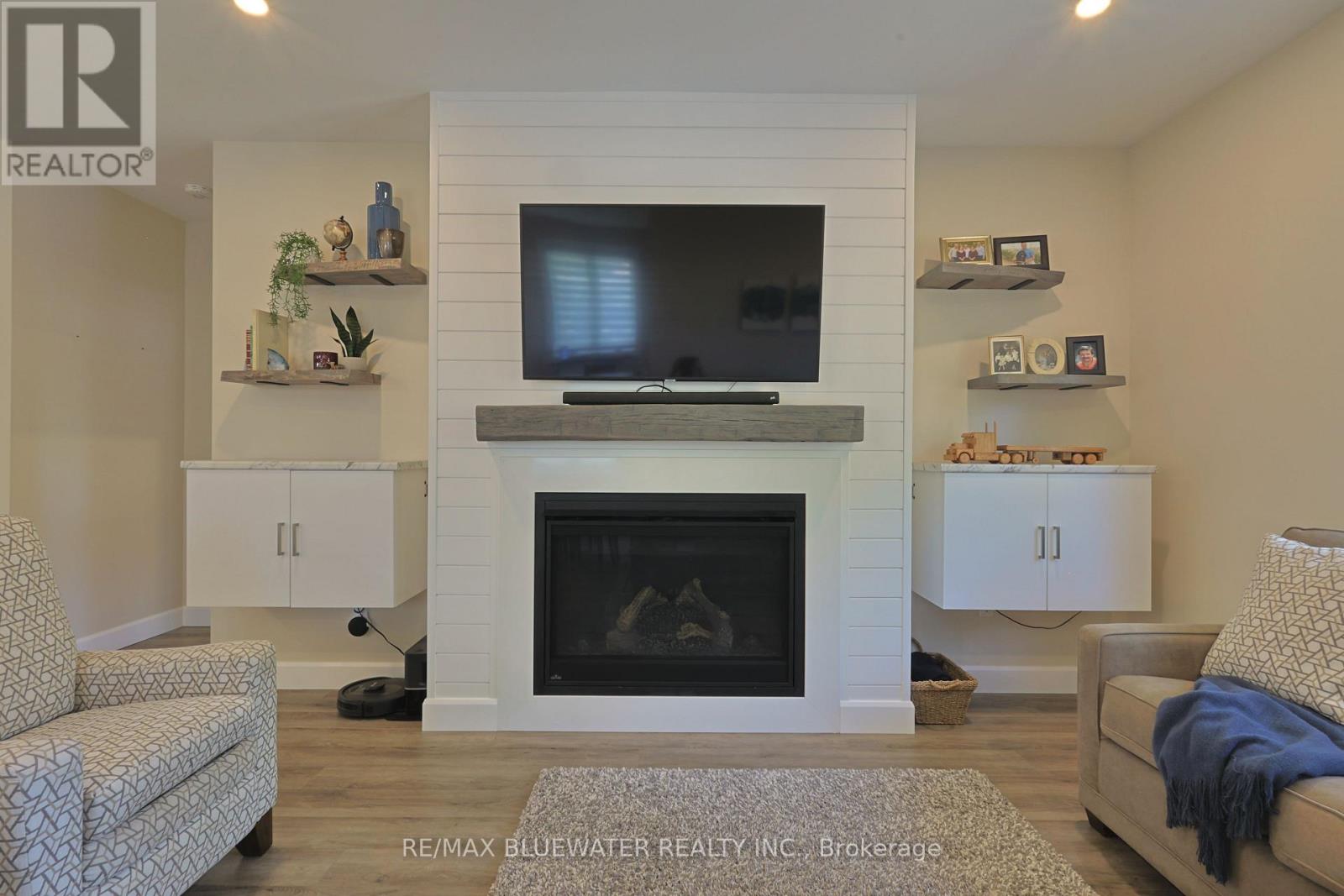 190 Broad Street, North Middlesex, Ontario  N0M 2K0 - Photo 20 - X12842178