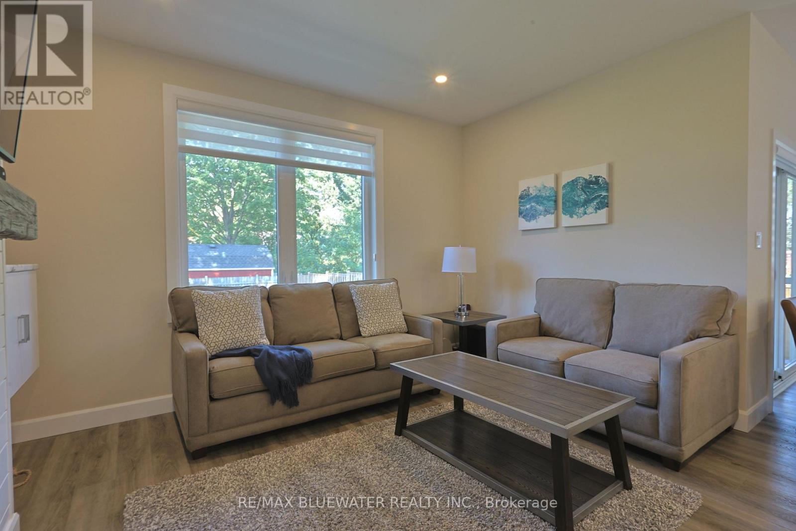 190 Broad Street, North Middlesex, Ontario  N0M 2K0 - Photo 21 - X12842178