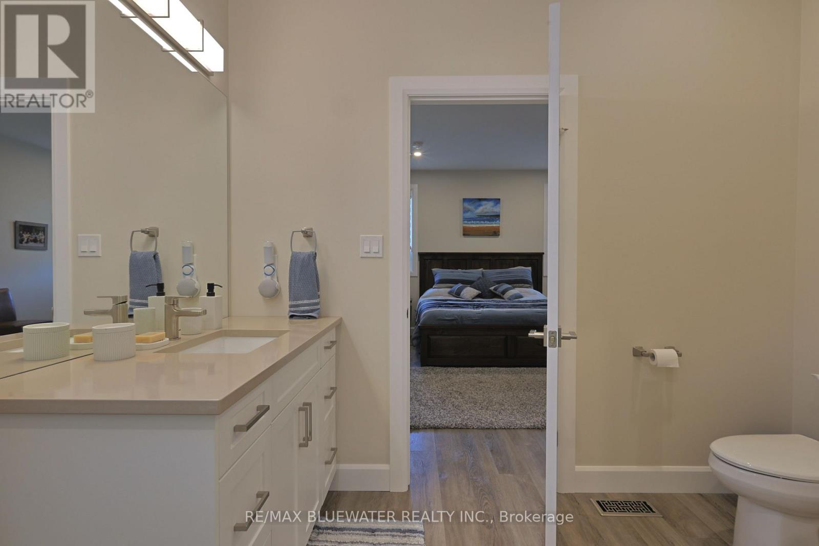 190 Broad Street, North Middlesex, Ontario  N0M 2K0 - Photo 25 - X12842178