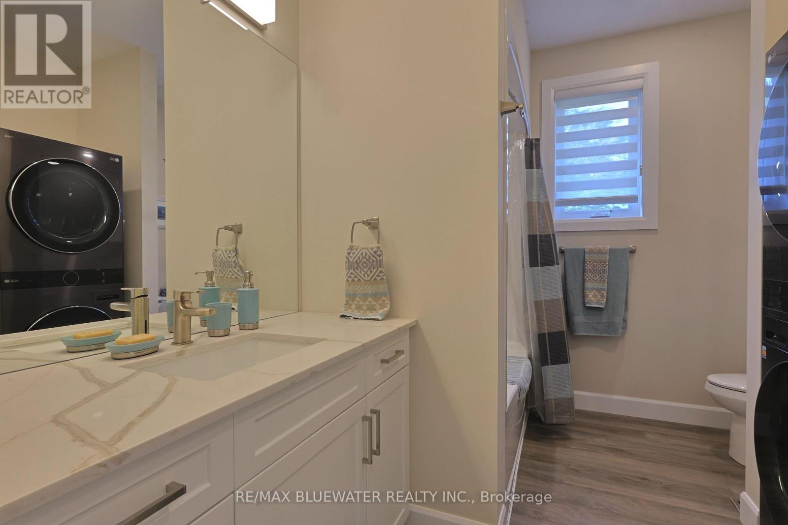 190 Broad Street, North Middlesex, Ontario  N0M 2K0 - Photo 29 - X12842178