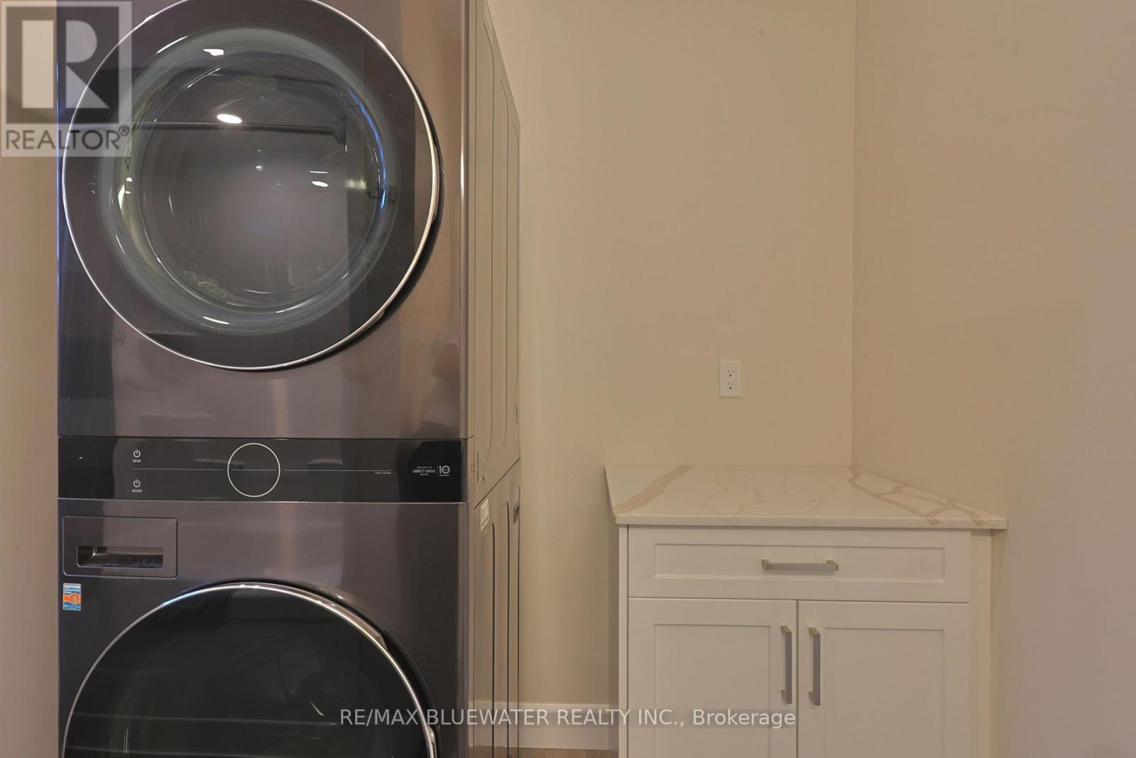 190 Broad Street, North Middlesex, Ontario  N0M 2K0 - Photo 31 - X12842178