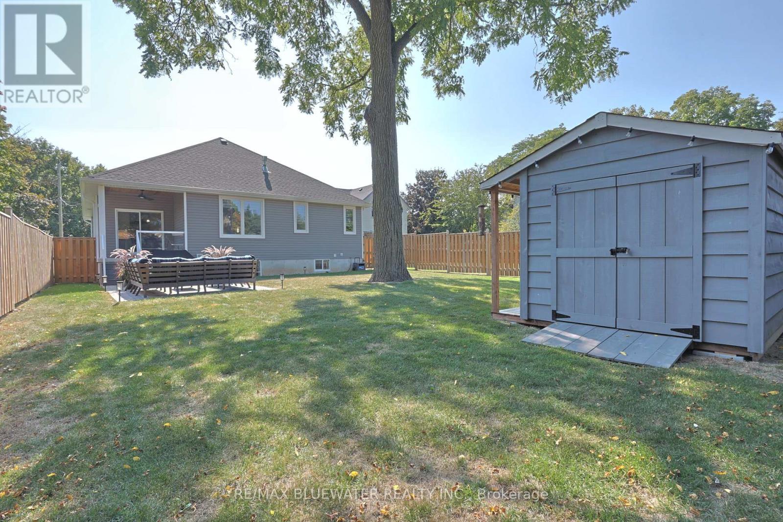 190 Broad Street, North Middlesex, Ontario  N0M 2K0 - Photo 47 - X12842178