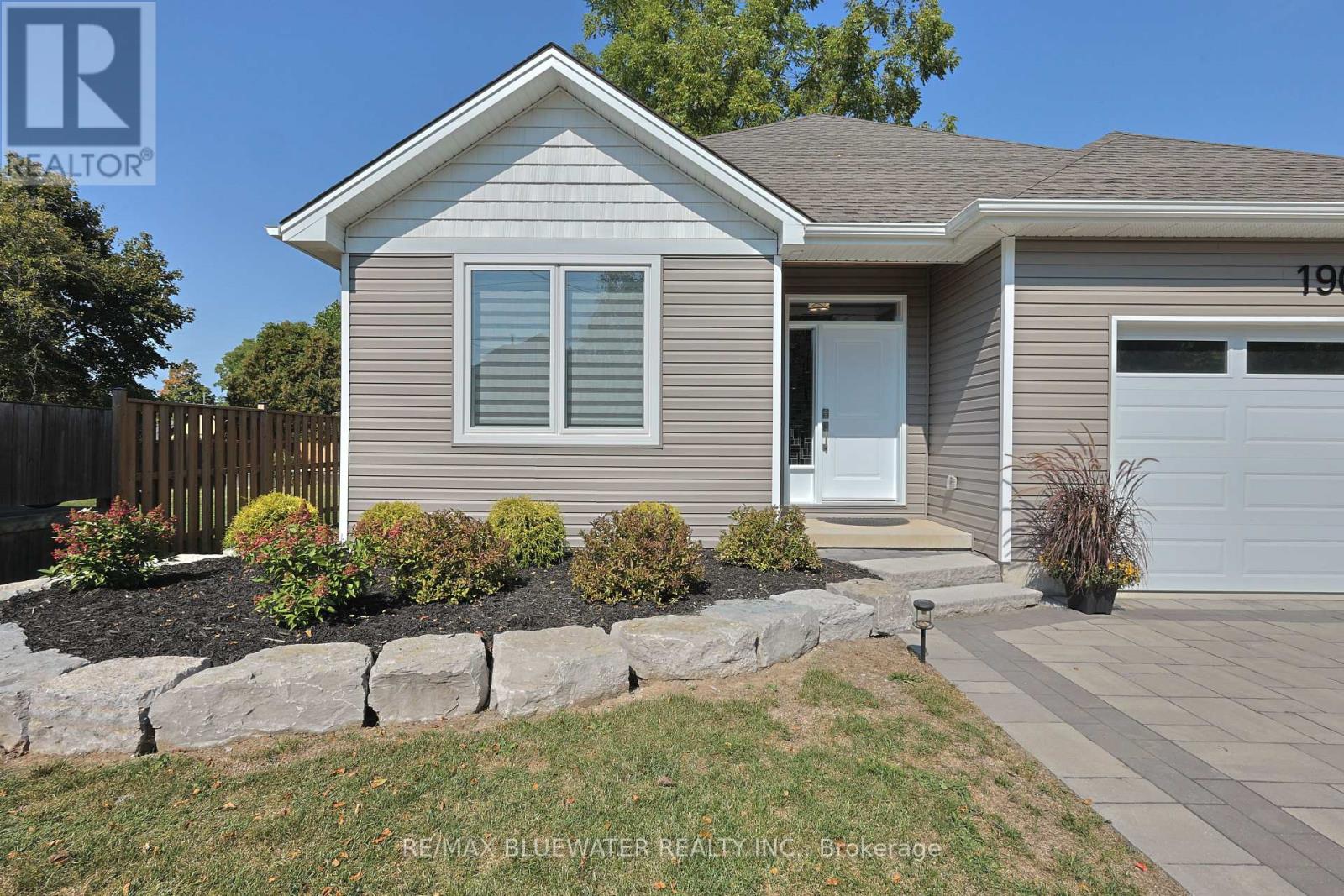 190 Broad Street, North Middlesex, Ontario  N0M 2K0 - Photo 7 - X12842178