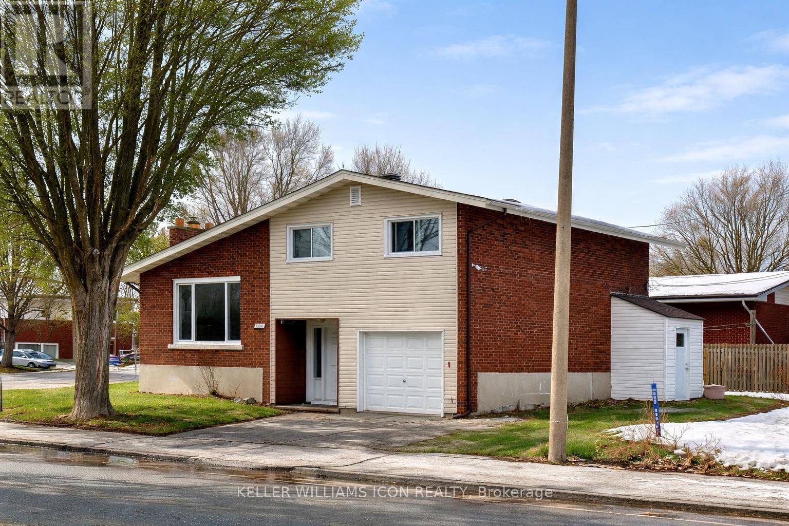B - 2206 Navaho Drive, Ottawa, Ontario  K2C 0V9 - Photo 2 - X12842184