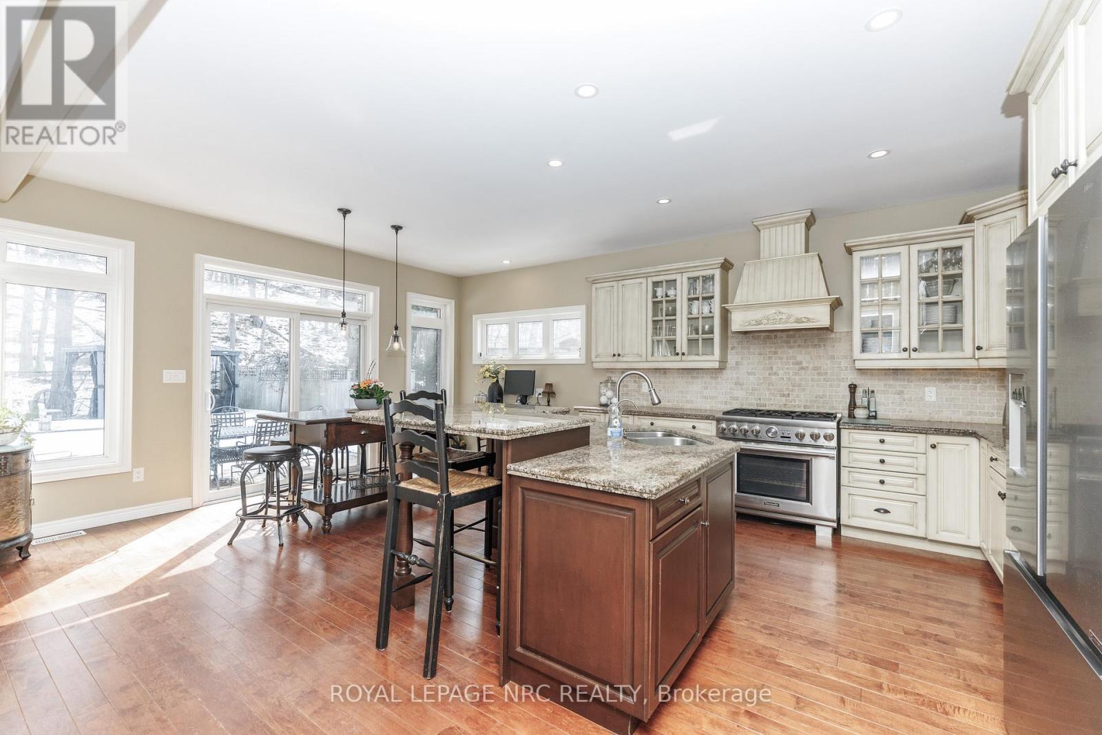 27 Bell Avenue, Grimsby, Ontario  L3M 1B2 - Photo 20 - X12842180