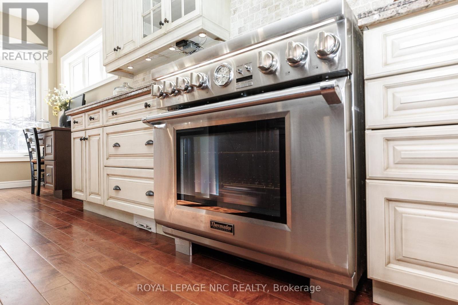 27 Bell Avenue, Grimsby, Ontario  L3M 1B2 - Photo 21 - X12842180