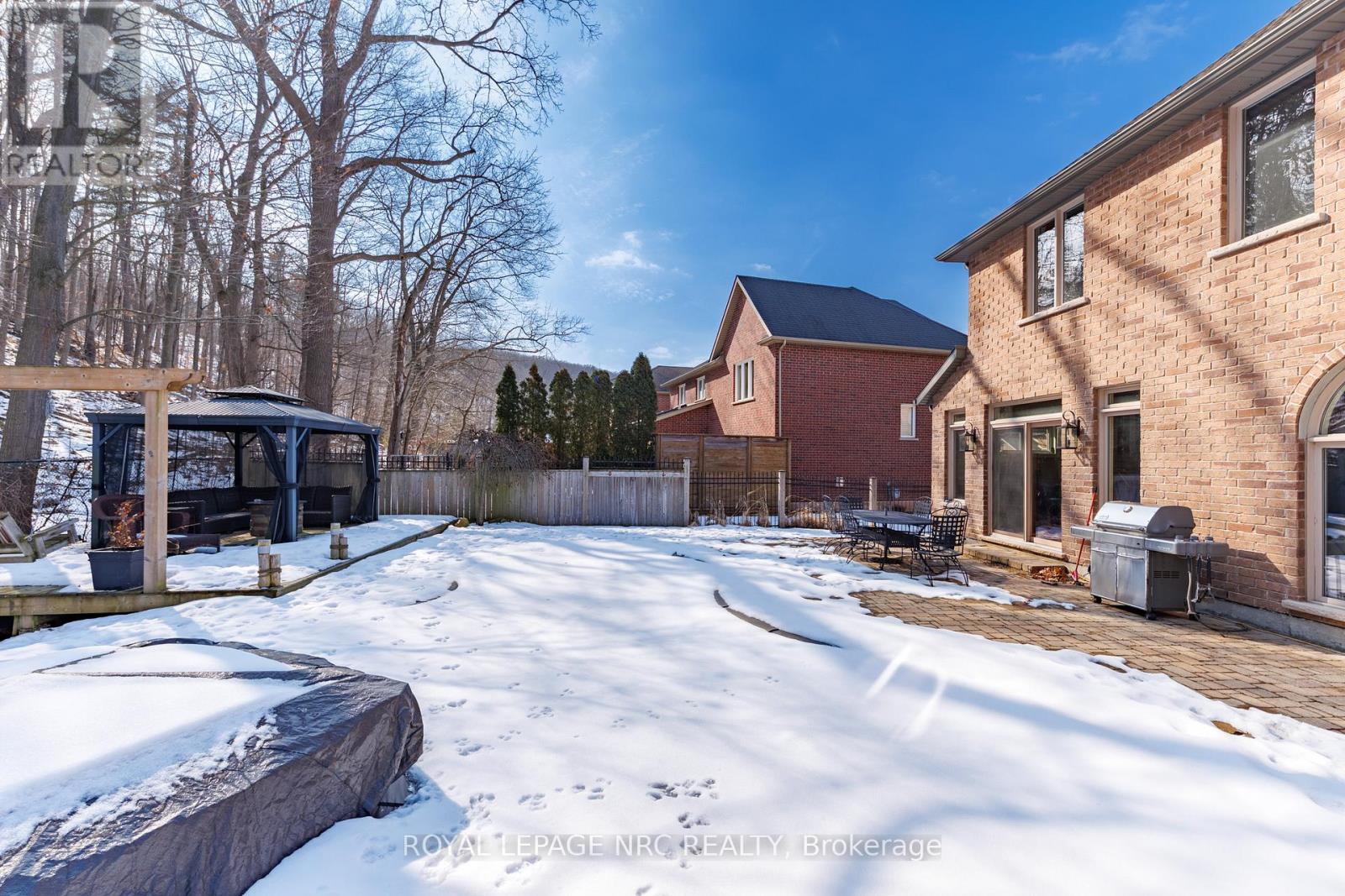 27 Bell Avenue, Grimsby, Ontario  L3M 1B2 - Photo 6 - X12842180