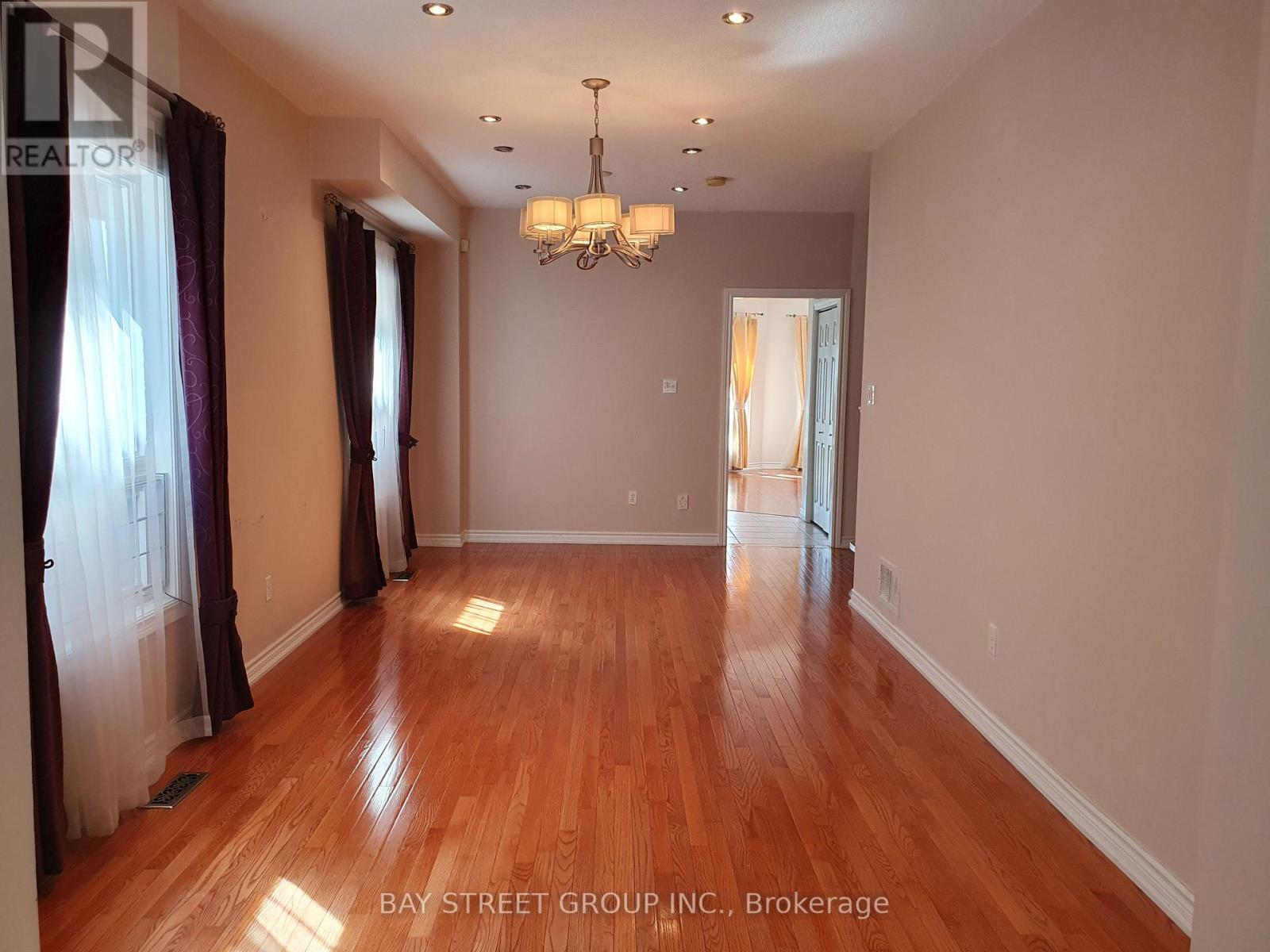 71 Ian Baron Avenue, Markham, Ontario  L3R 5R1 - Photo 12 - N12842158