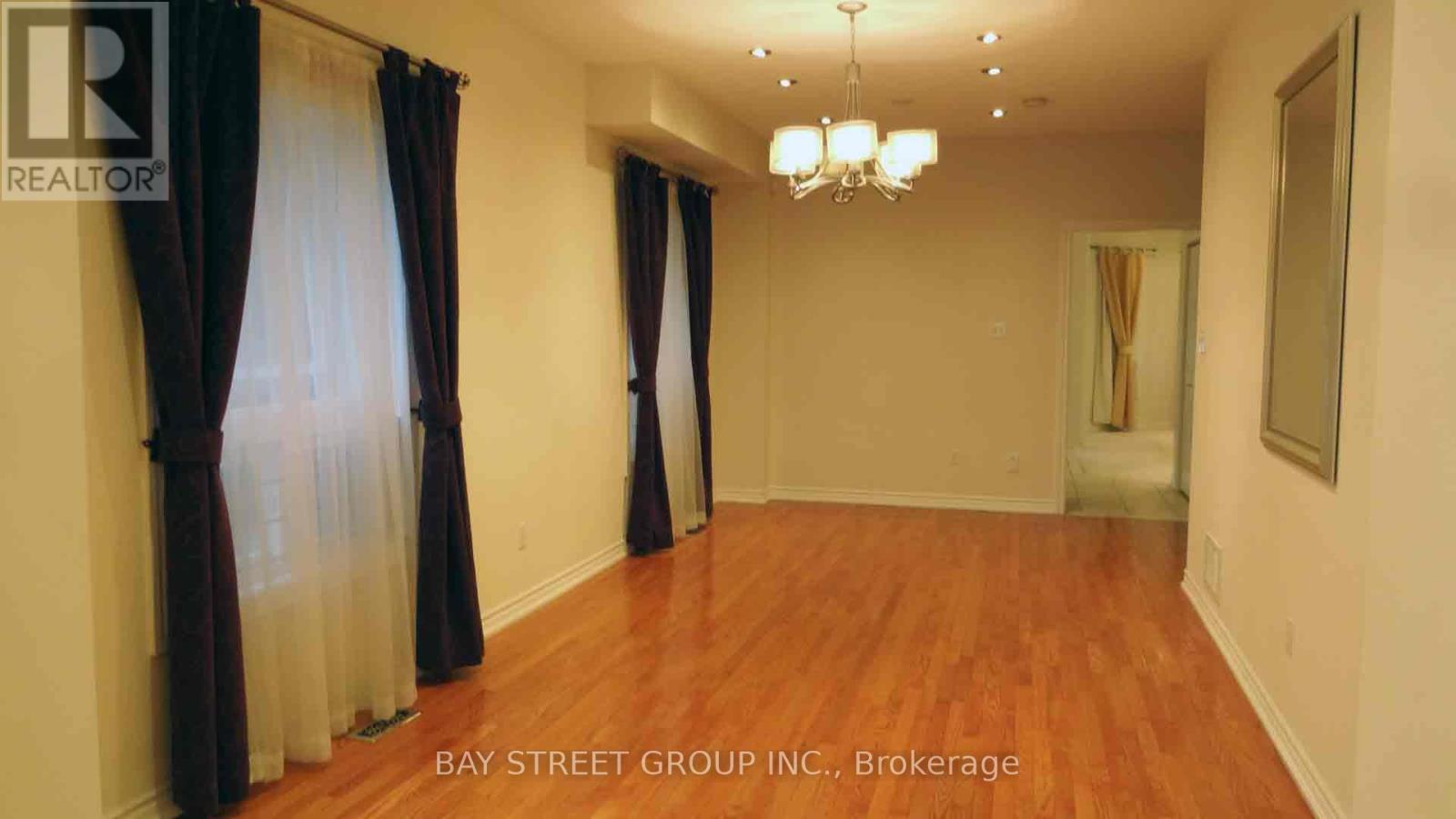 71 Ian Baron Avenue, Markham, Ontario  L3R 5R1 - Photo 18 - N12842158