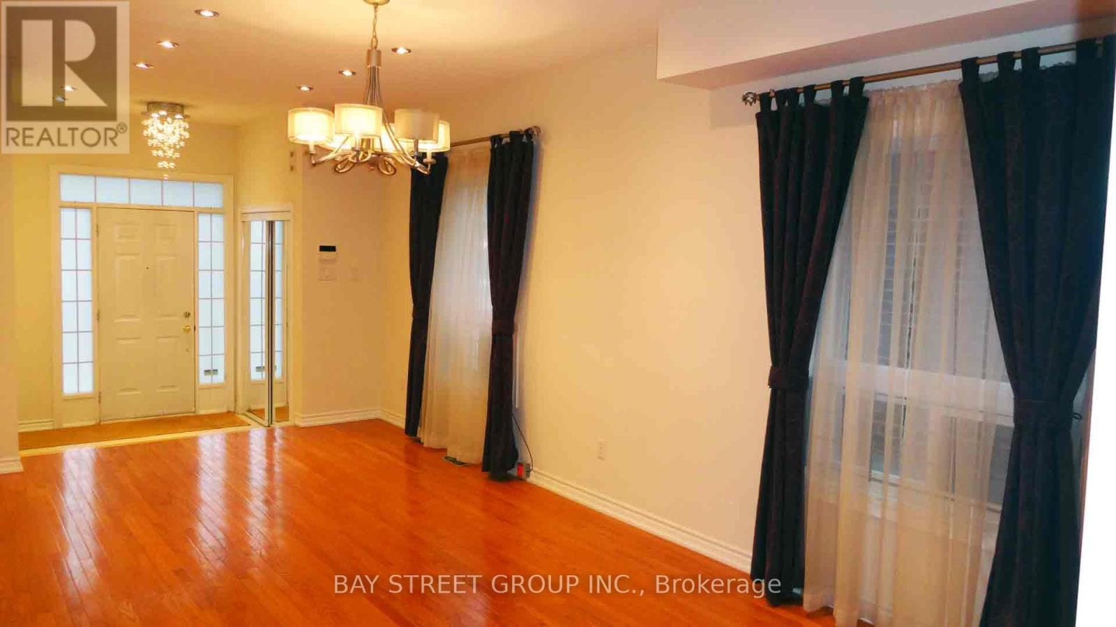 71 Ian Baron Avenue, Markham, Ontario  L3R 5R1 - Photo 9 - N12842158