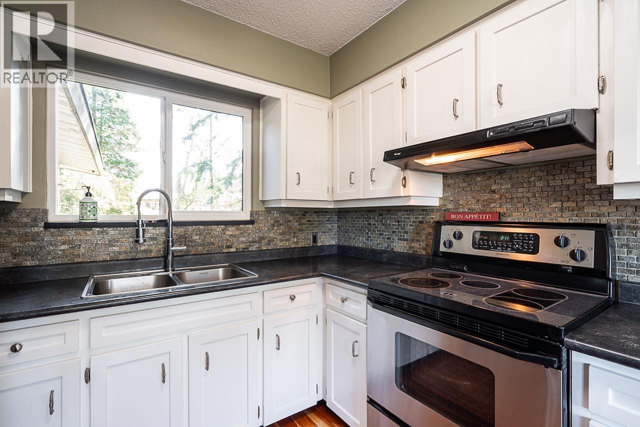 21674 Manor Avenue, Maple Ridge, British Columbia  V2X 7L6 - Photo 11 - R3095809