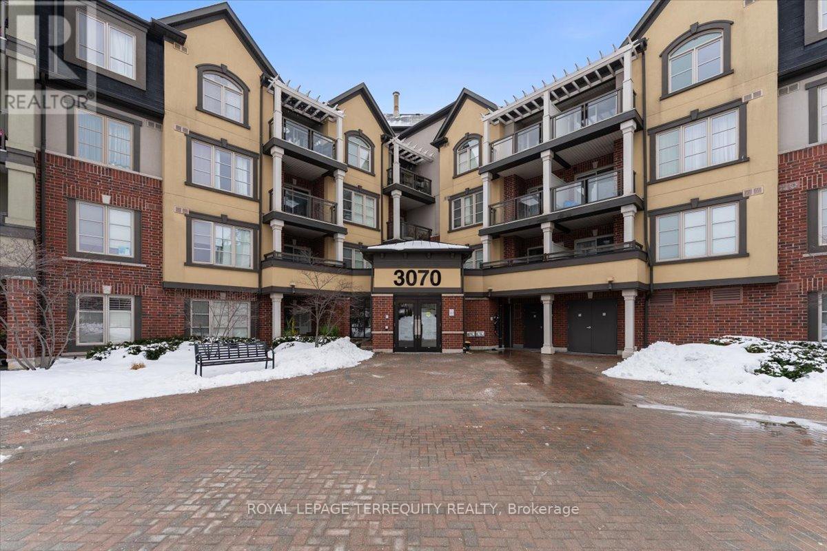 402 - 3070 Rotary Way, Burlington, Ontario  L7M 0H1 - Photo 1 - W12842174