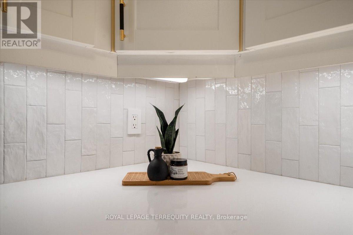 402 - 3070 Rotary Way, Burlington, Ontario  L7M 0H1 - Photo 12 - W12842174