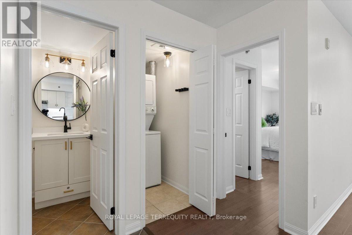 402 - 3070 Rotary Way, Burlington, Ontario  L7M 0H1 - Photo 15 - W12842174