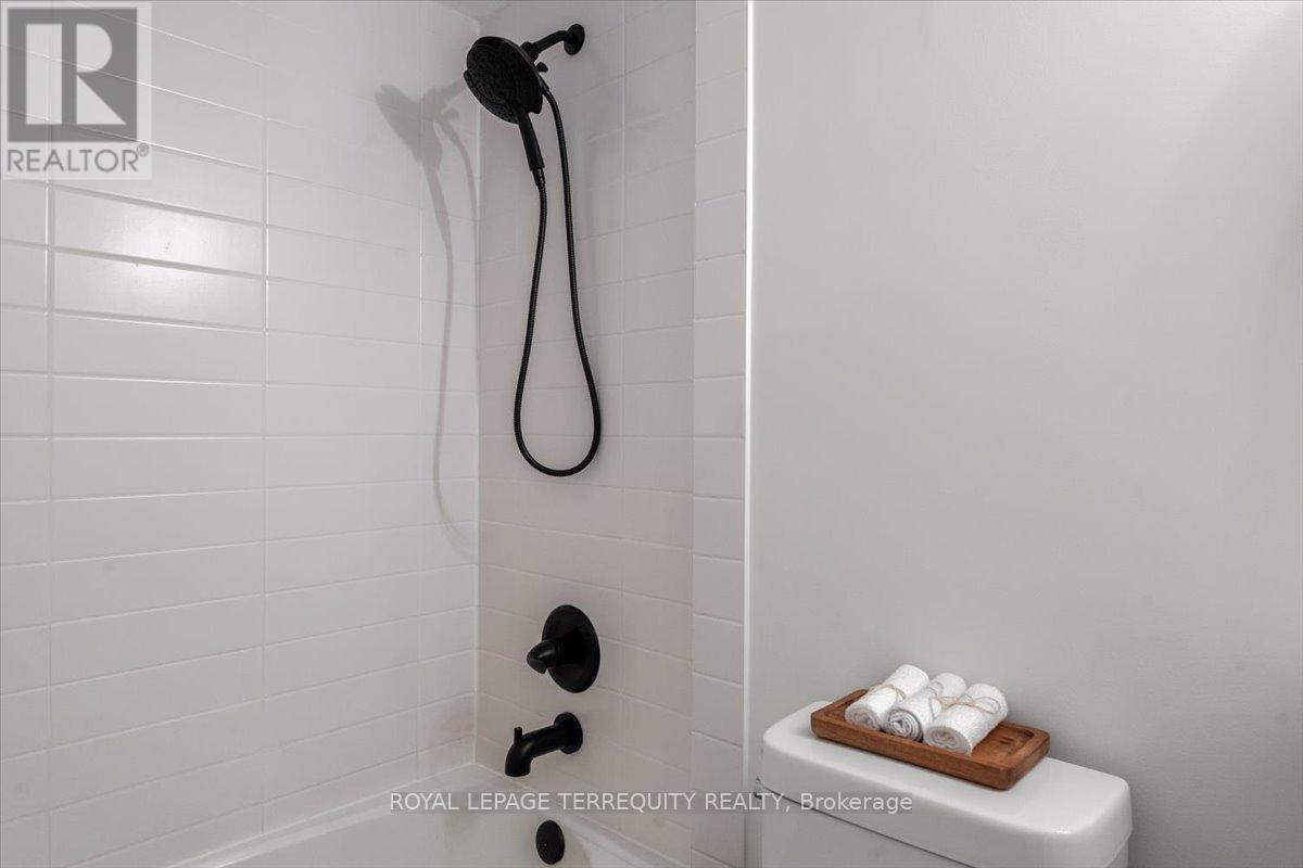 402 - 3070 Rotary Way, Burlington, Ontario  L7M 0H1 - Photo 17 - W12842174