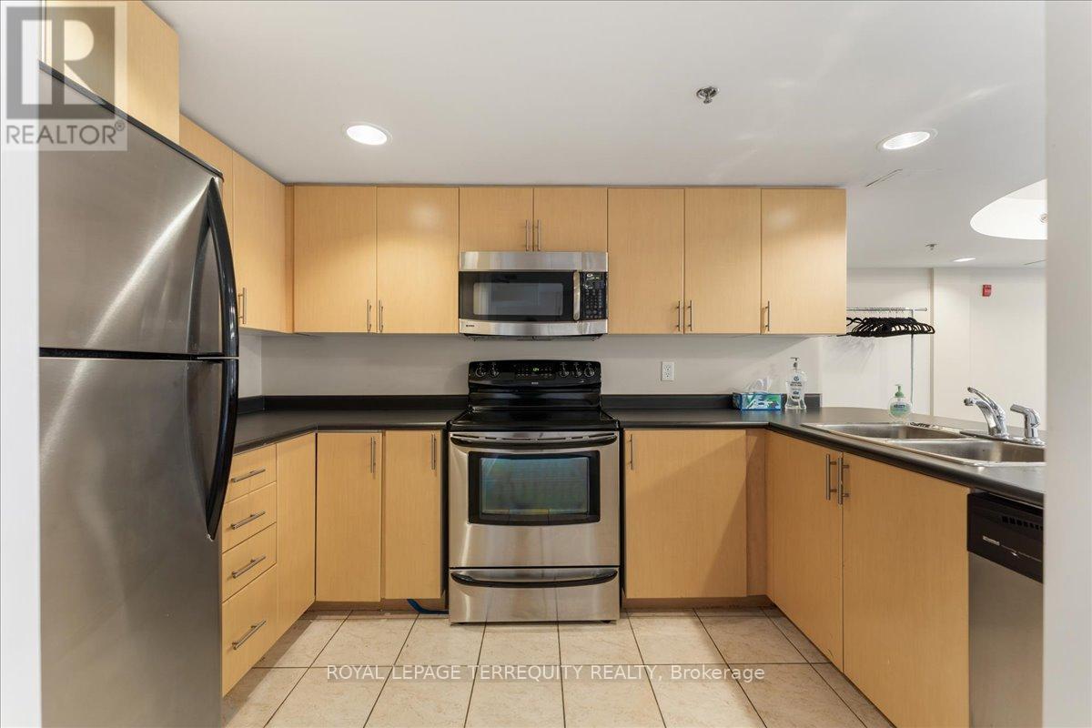 402 - 3070 Rotary Way, Burlington, Ontario  L7M 0H1 - Photo 4 - W12842174