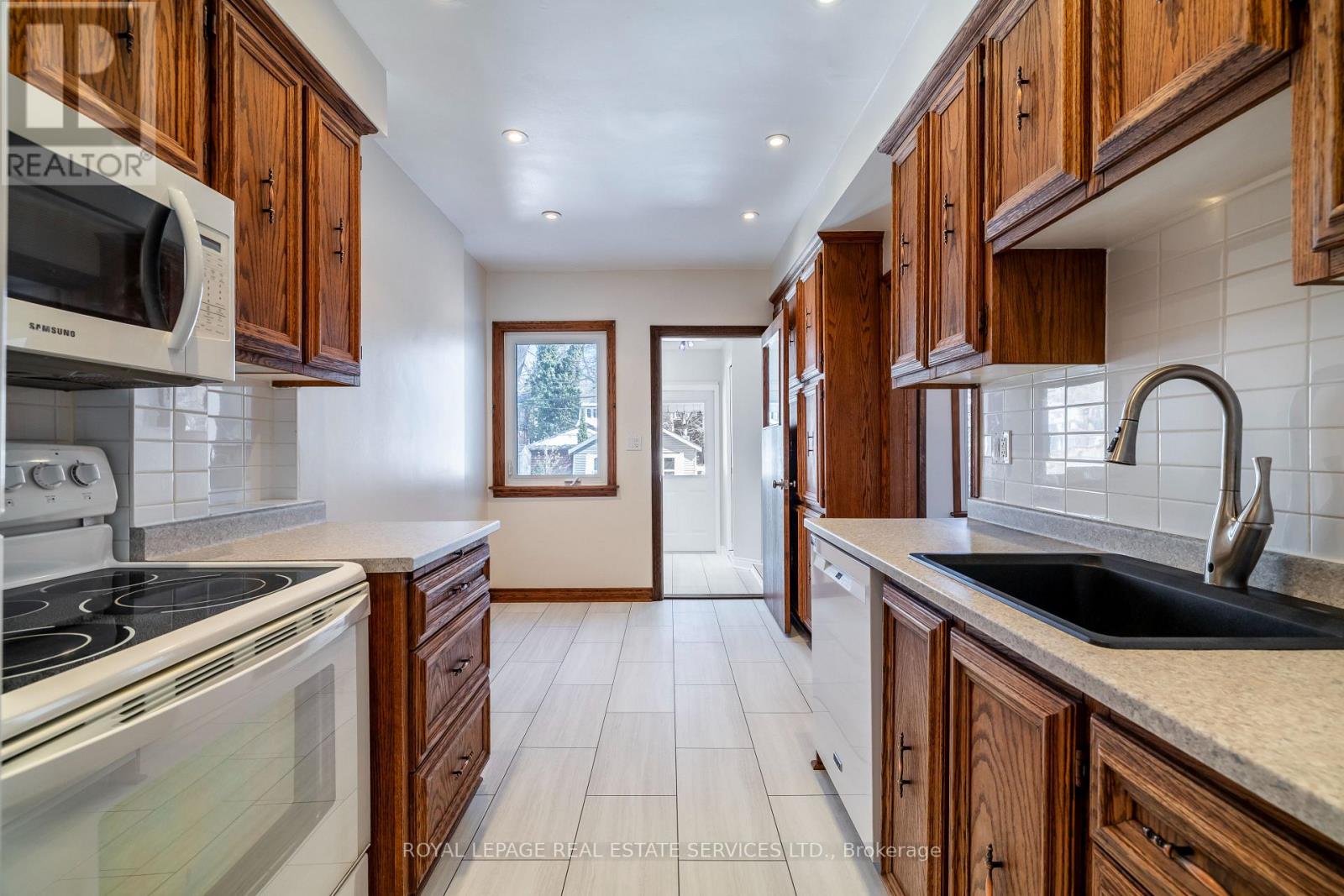 341 Armadale Avenue, Toronto, Ontario  M6S 3X5 - Photo 11 - W12842186