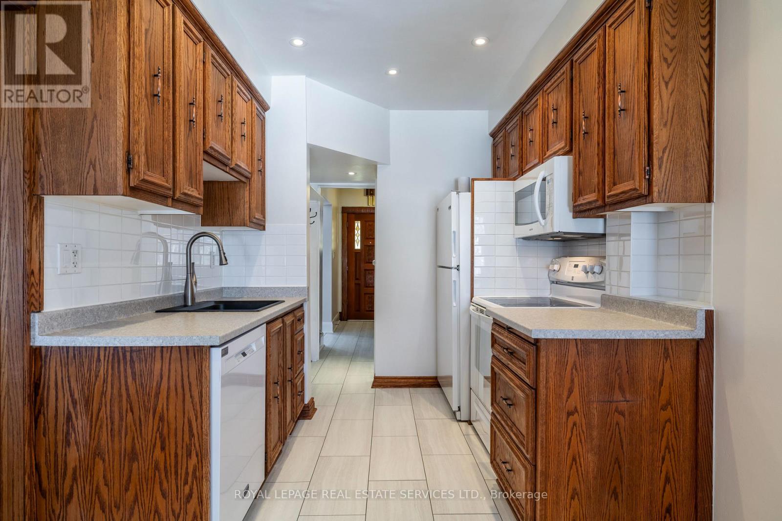 341 Armadale Avenue, Toronto, Ontario  M6S 3X5 - Photo 12 - W12842186