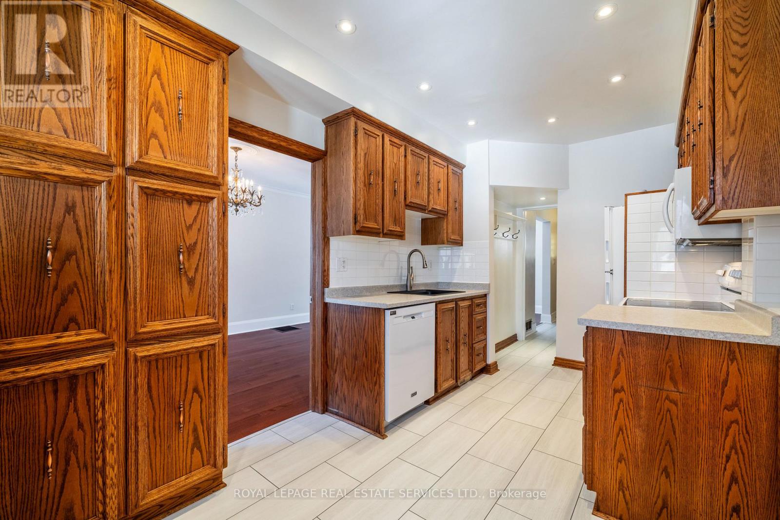 341 Armadale Avenue, Toronto, Ontario  M6S 3X5 - Photo 15 - W12842186