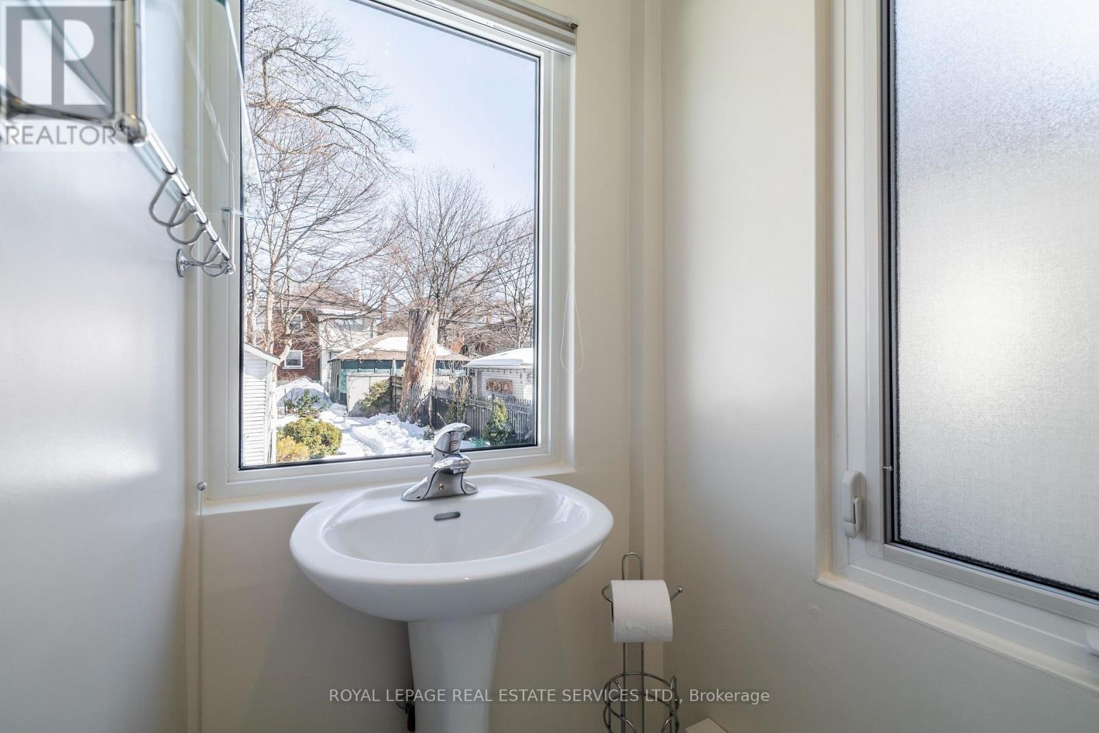 341 Armadale Avenue, Toronto, Ontario  M6S 3X5 - Photo 18 - W12842186