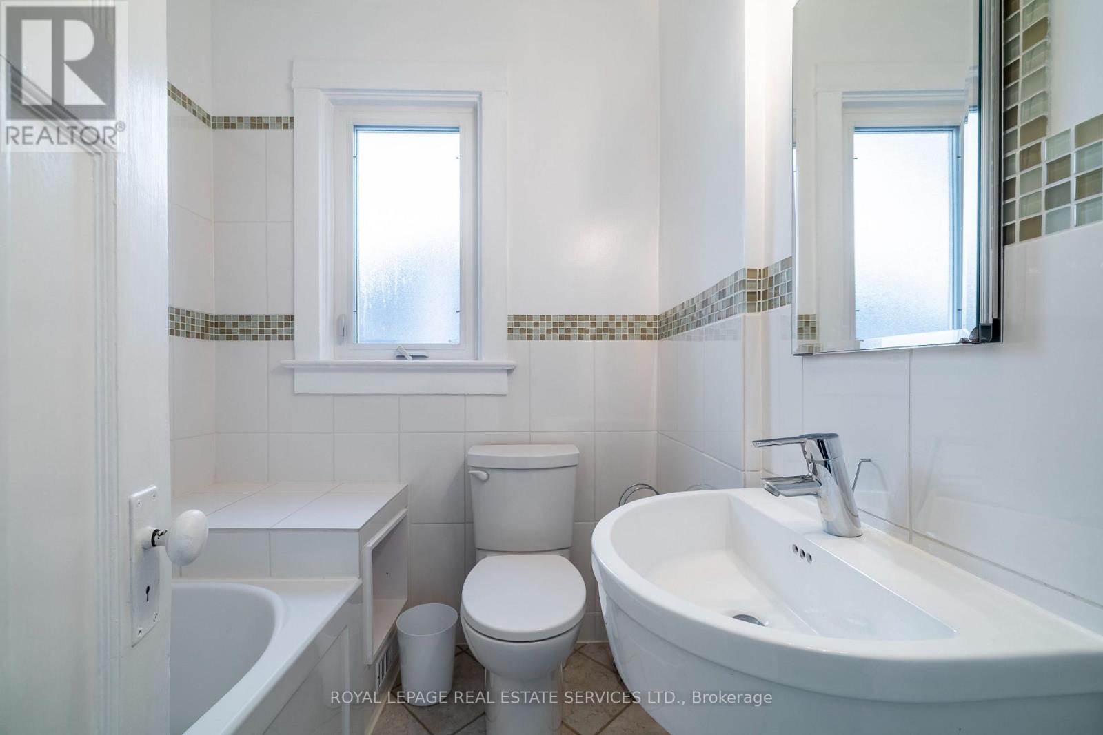 341 Armadale Avenue, Toronto, Ontario  M6S 3X5 - Photo 29 - W12842186