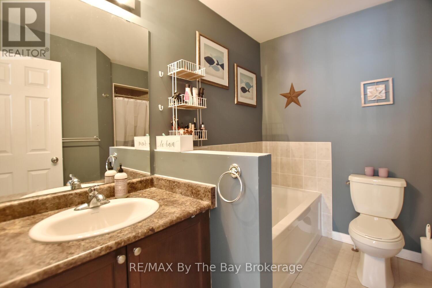 37 Berkshire Avenue, Wasaga Beach, Ontario  L9Z 0G3 - Photo 15 - S12842220