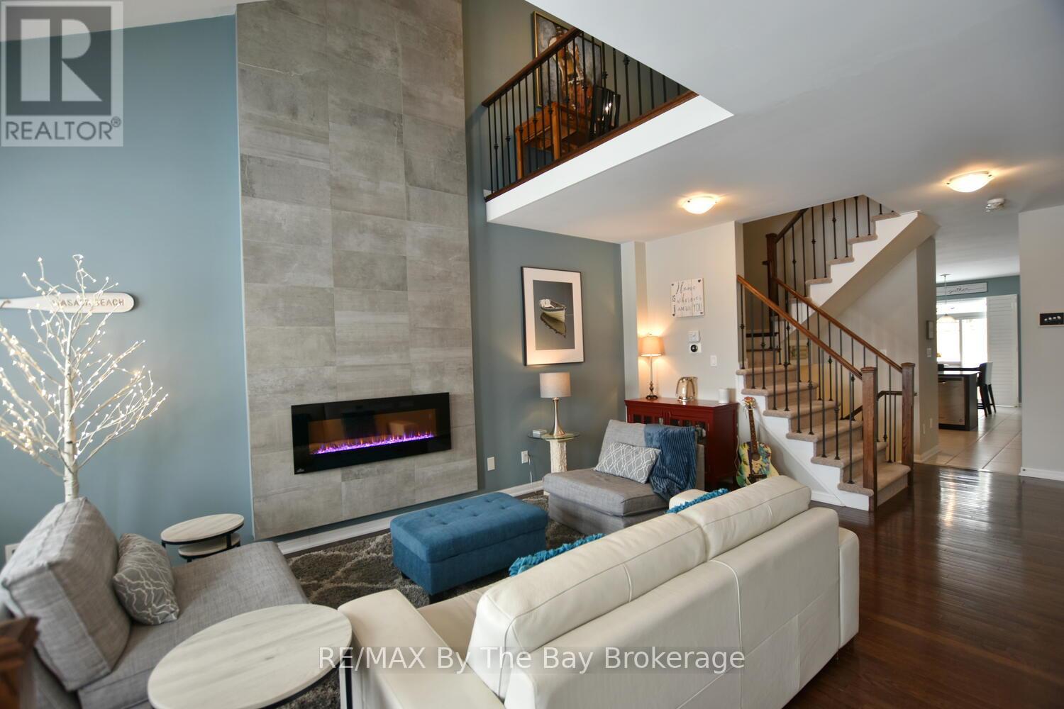 37 Berkshire Avenue, Wasaga Beach, Ontario  L9Z 0G3 - Photo 3 - S12842220